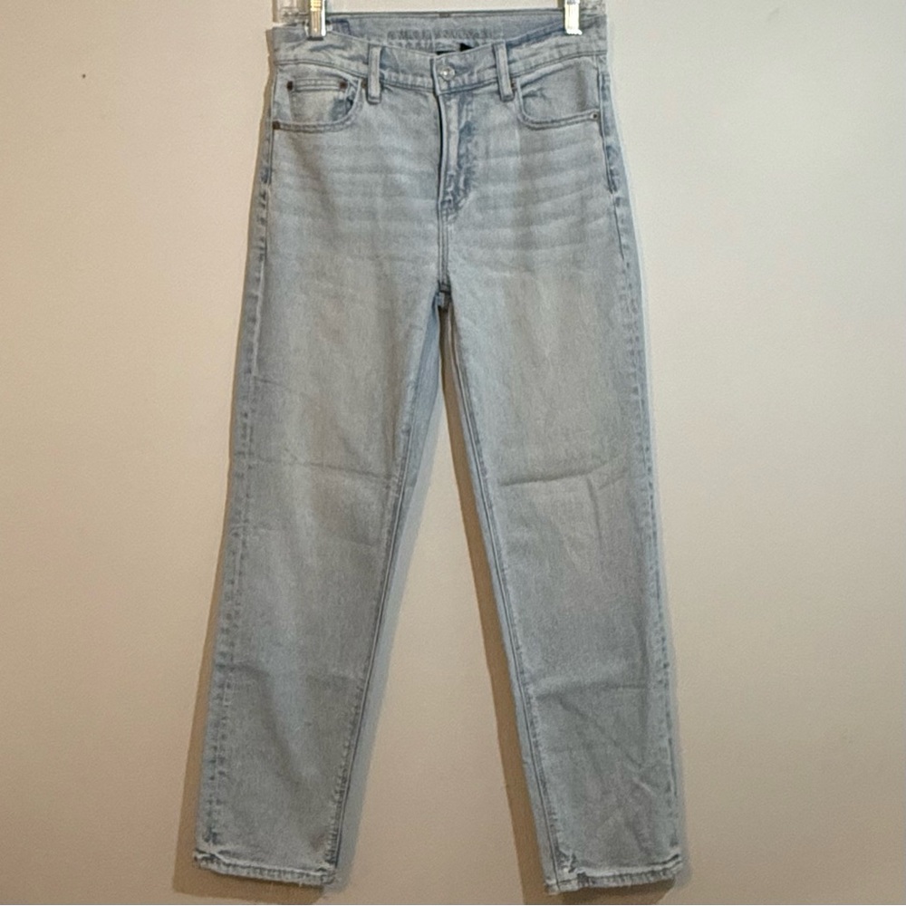 NWT American Eagle Super High-Rise Straight Jeans — Size 2 Short  (28” Inseam)